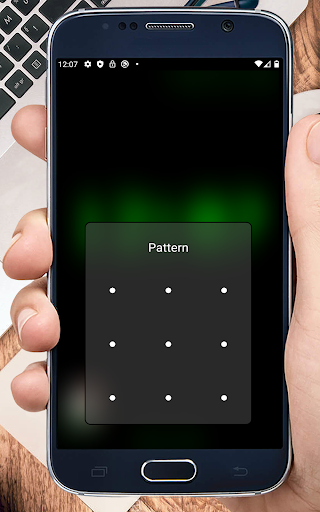 Huge Lock Screen Clock Screenshots